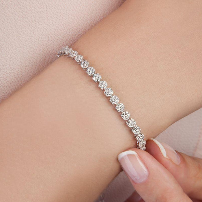 A Diamond Tennis Bracelet - The Gift That Will Sparkle Like Her Eyes - New World Diamonds - fine jewelry, engagement rings and great gifts