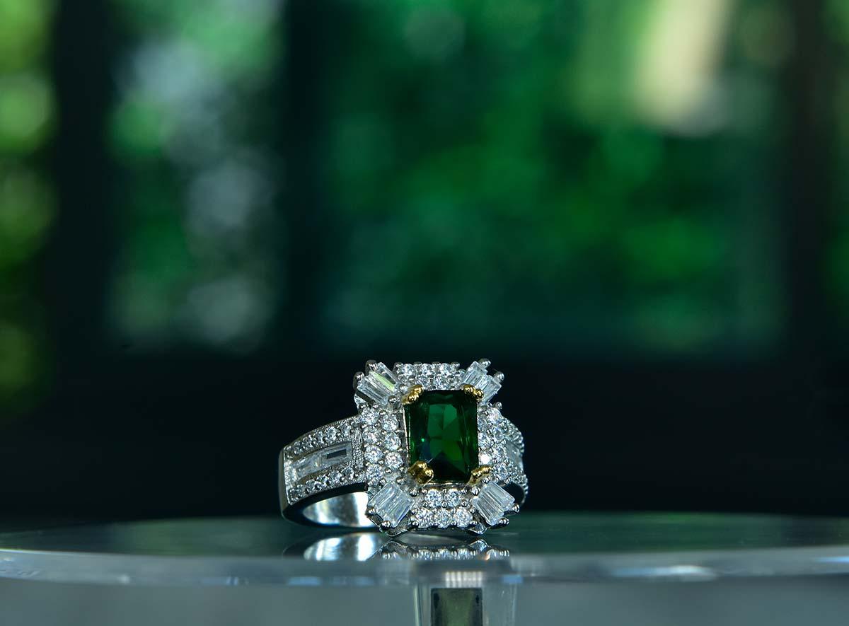 emerald engagement rings emerald engagement rings