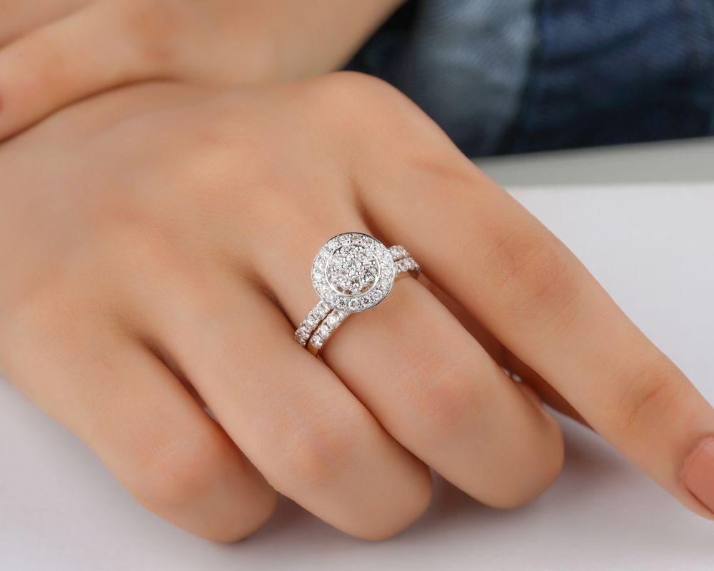 Does a Halo Setting Make Halo Diamond Rings Bigger? - New World Diamonds - fine jewelry, engagement rings and great gifts