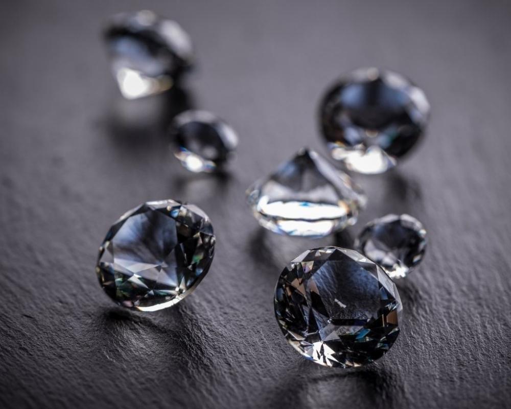 What’s The Difference between Simulant Diamonds and Lab Created Diamonds? - New World Diamonds - fine jewelry, engagement rings and great gifts